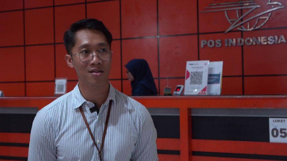 Kemensos bersinergi dengan PT Pos Indonesia (Persero) atau PosIND dalam menyalurkan Bantuan Sosial Atensi Yatim Piatu (Yapi). Kali ini, bansos diberikan kepada para anak yatim, piatu, dan yatim piatu di Kabupaten Banyuwangi, Jawa Timur. (dok. PT Pos Indonesia)