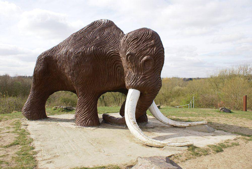 Patung mamut berbulu (commons.wikimedia.org/kanti kansara)