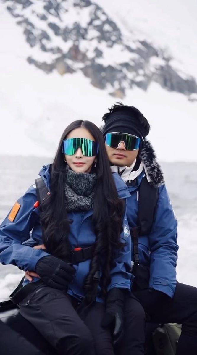 Apris dan Guntur Triyoga di Antartika (instagram.com/aprisdevita)