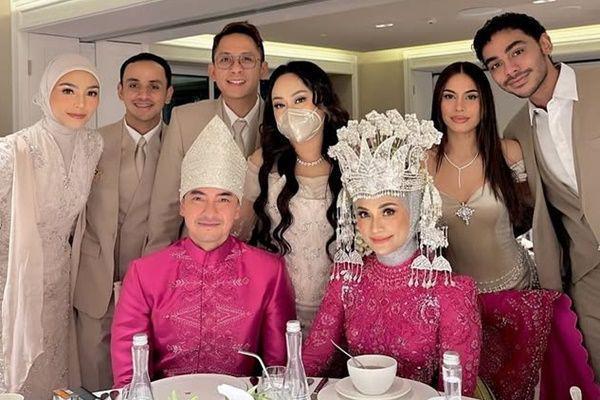 7 Potret Valerie Thomas di Resepsi Putri Zulhas, Gandeng Rafi Haikal