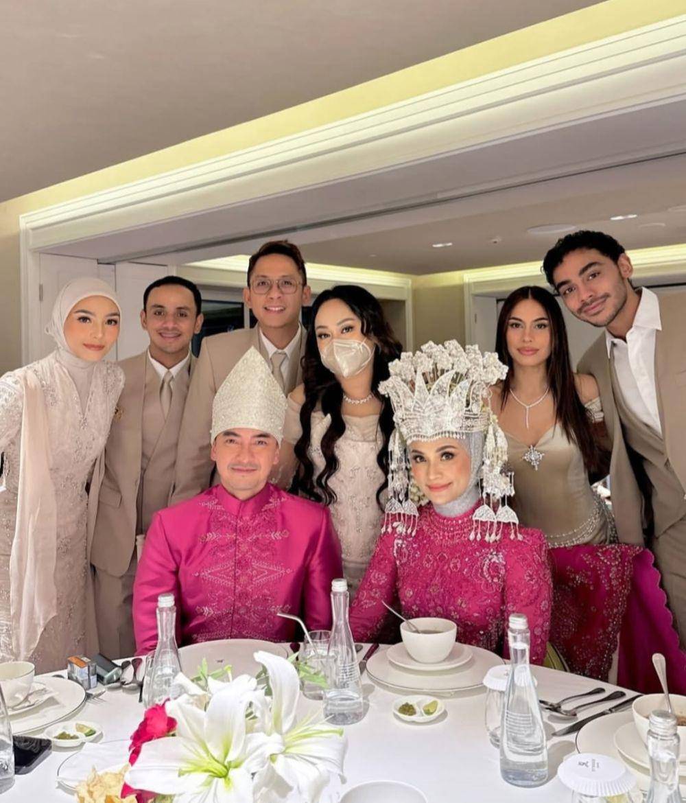 Resepsi pernikahan Zumi Zola dan Putri Zulhas. (Instagram.com/zitaanjani)