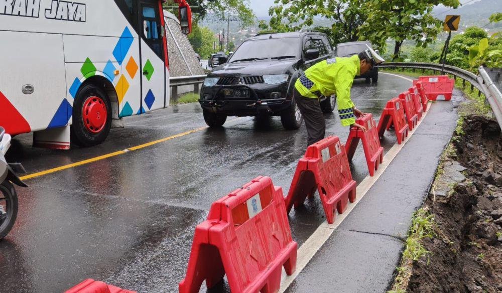 Waspada, Bahu Jalan Jogja-Wonosari Longsor hingga 25 Meter