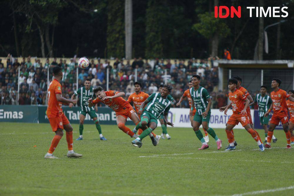 Duel PSMS vs Persiraja pada lanjutan Liga 2 musim 2024/2025 di Stadion Baharoeddin Siregar, Lubukpakam, Sabtu (14/12/2024) (IDN Times/Doni Hermawan)