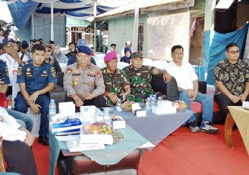 Perlombaan dayung sampan  pesisir (Dok. Diskominfo Medan)