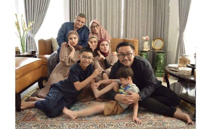 potret kenangan Zee Zee Shahab dan ibunya yang meninggal dunia (Instagram.com/sarahsahirahshahab)