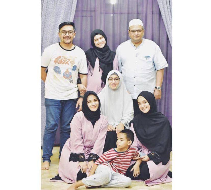 potret kenangan Zee Zee Shahab dan ibunya yang meninggal dunia (Instagram.com/sarahsahirahshahab)