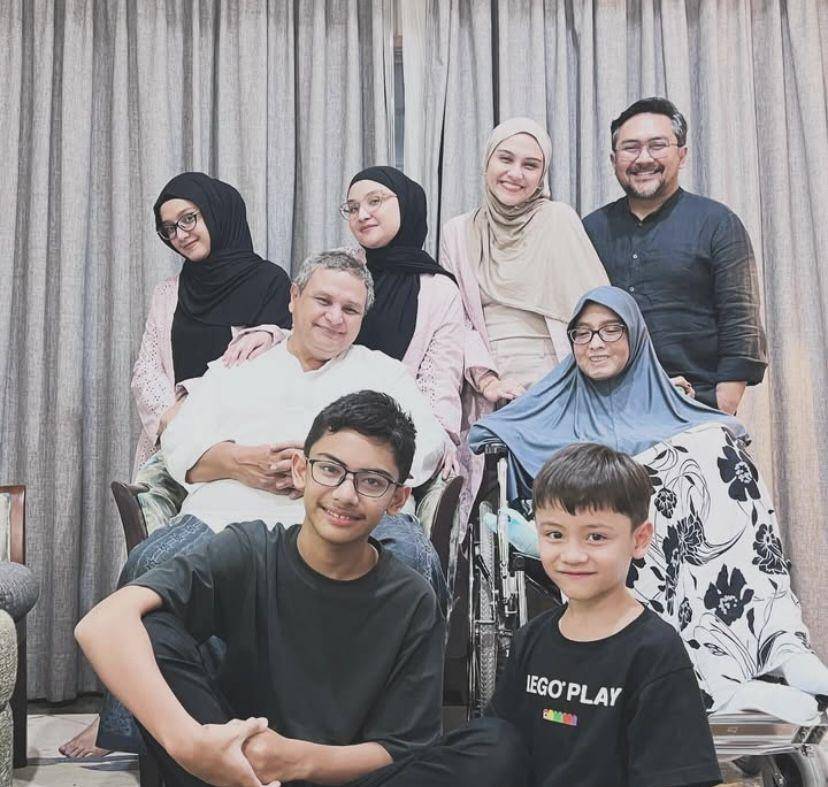 potret kenangan Zee Zee Shahab dan ibunya yang meninggal dunia (Instagram.com/zeezeeshahab)