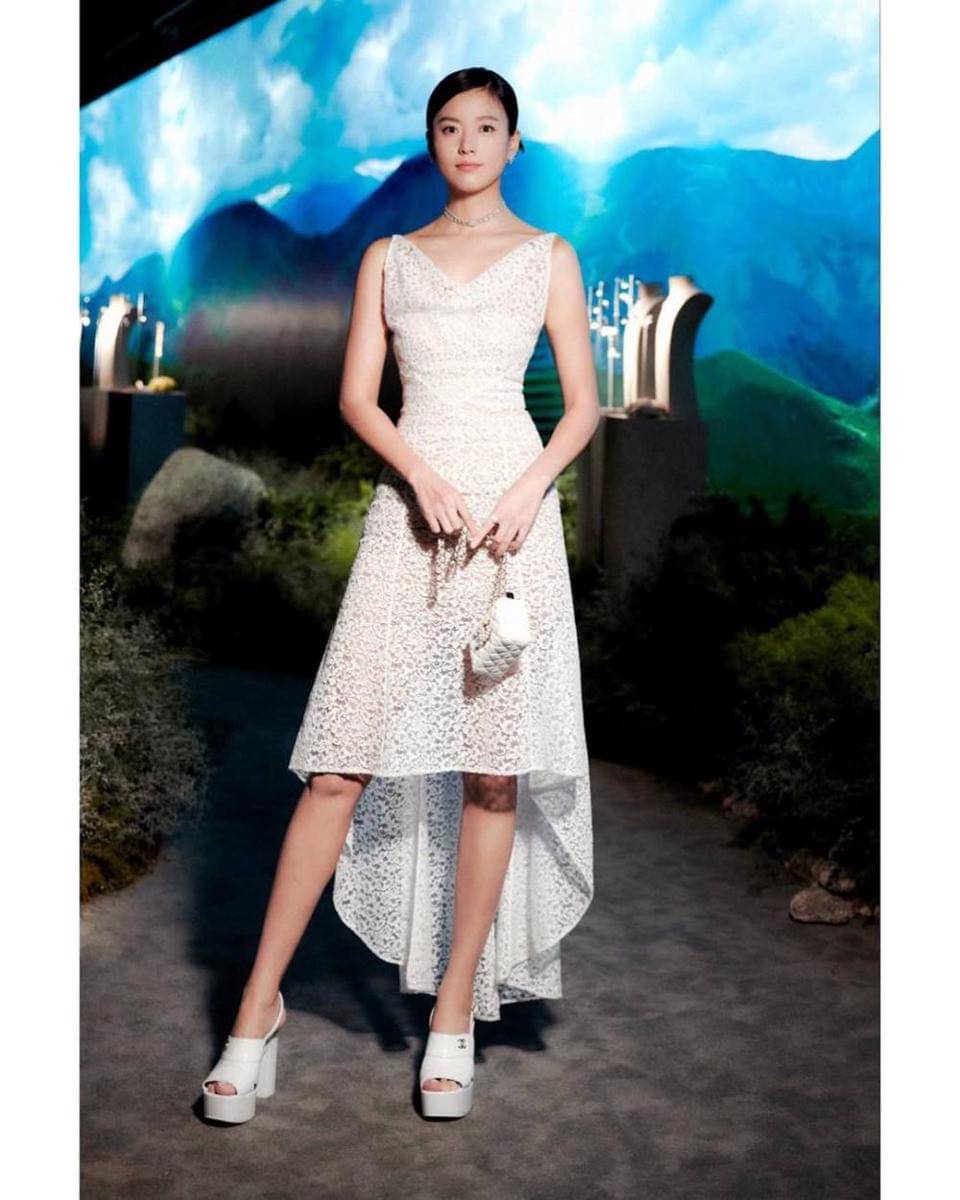 inspirasi dress putih Natal ala Han Hyo Joo (instagram.com/hanhyojoo222)