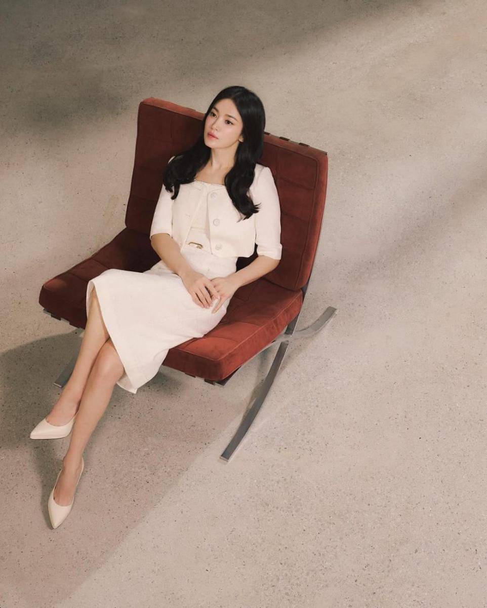 inspirasi dress putih Natal ala Song Hye Kyo (instagram.com/kyo1122)