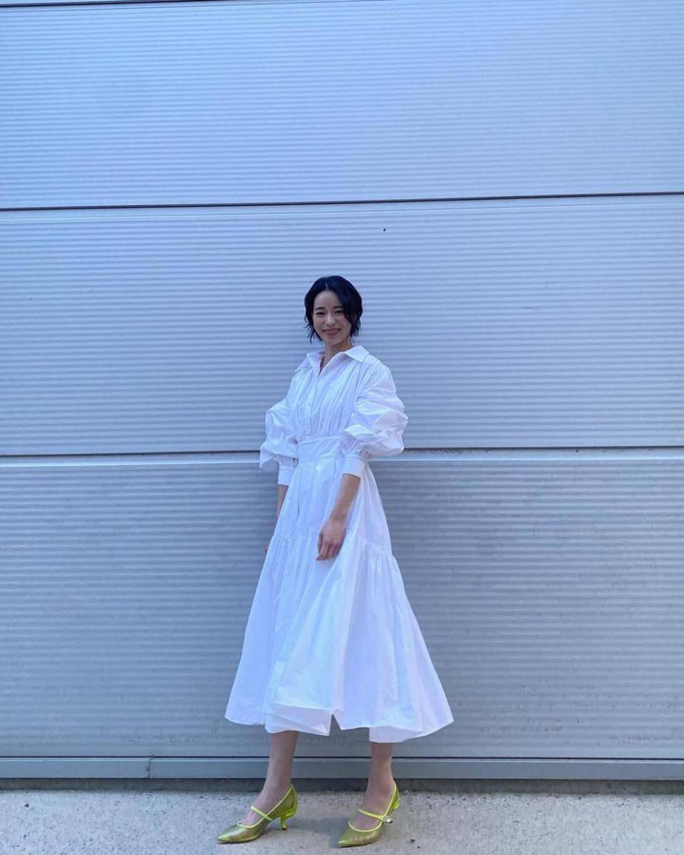 inspirasi dress putih Natal ala Lim Ji Yeon (instagram.com/limjjy2)
