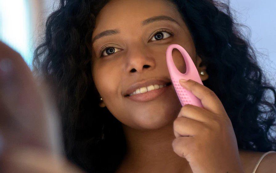 7 Makeup Tools Ini Sempat Viral di Tahun 2024, Ada yang Kamu Punya?