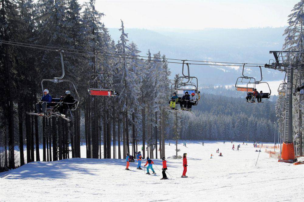 ilustrasi ski resort (pixabay.com/ivabalk)