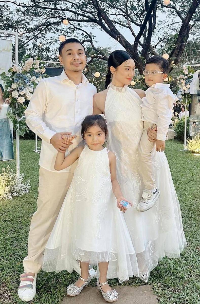 OOTD keluarga Raditya Dika (instagram.com/anissaaziza)