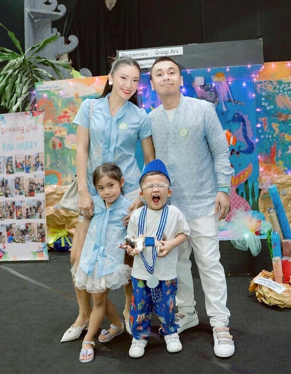 OOTD keluarga Raditya Dika (instagram.com/anissaaziza)
