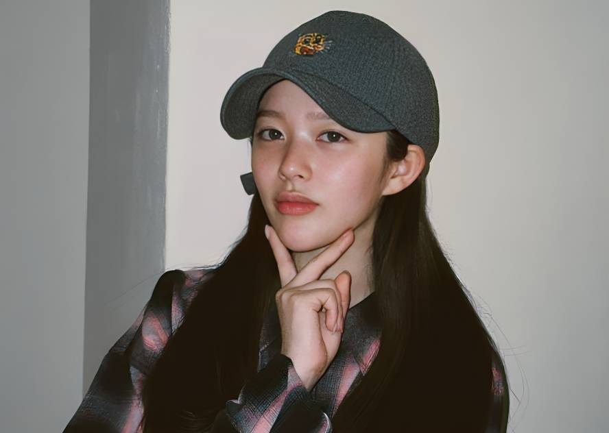 Jung Ji So (instagram.com/mint_ziso)