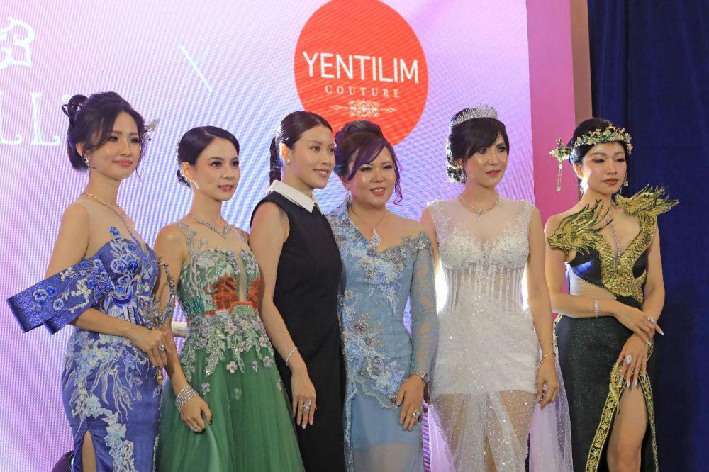 4 Koleksi Cheongsam Gown Yenti Lim Pukau Pengunjung Adelle Universe