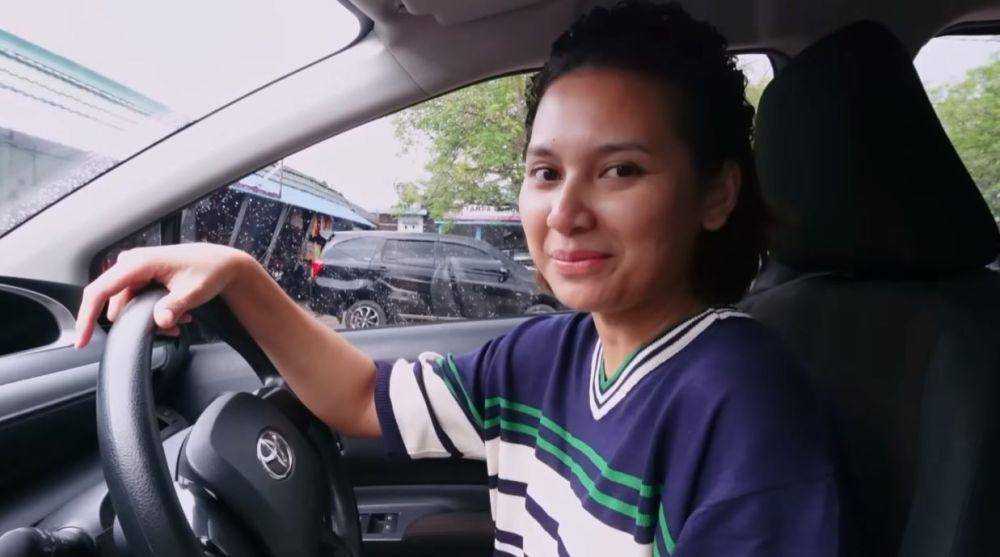 Indah Permatasari Thrifting Baju (YouTube,com/Indah Permatasari)