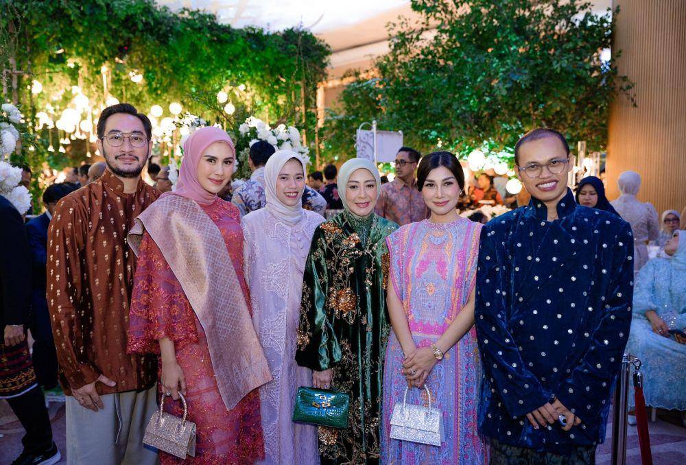 artis di resepsi Putri Zulhas dan Zumi Zola (Instagram.com/nissyaa)