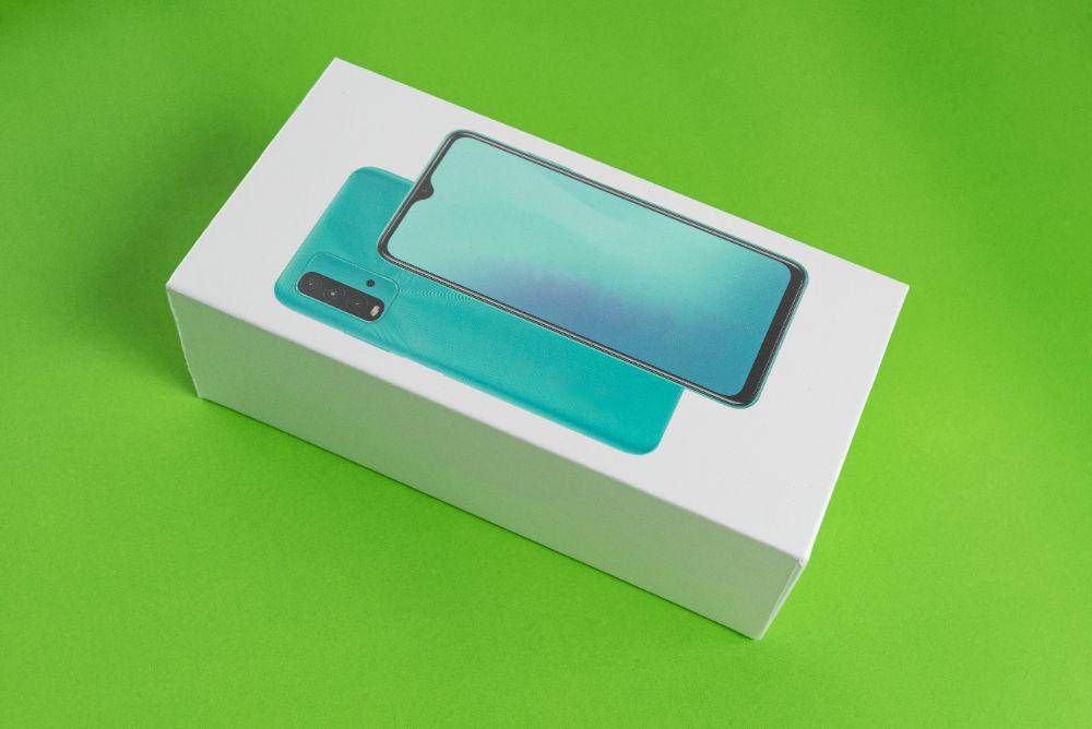 ilustrasi boks smartphone (freepik.com/Mateus Andre)