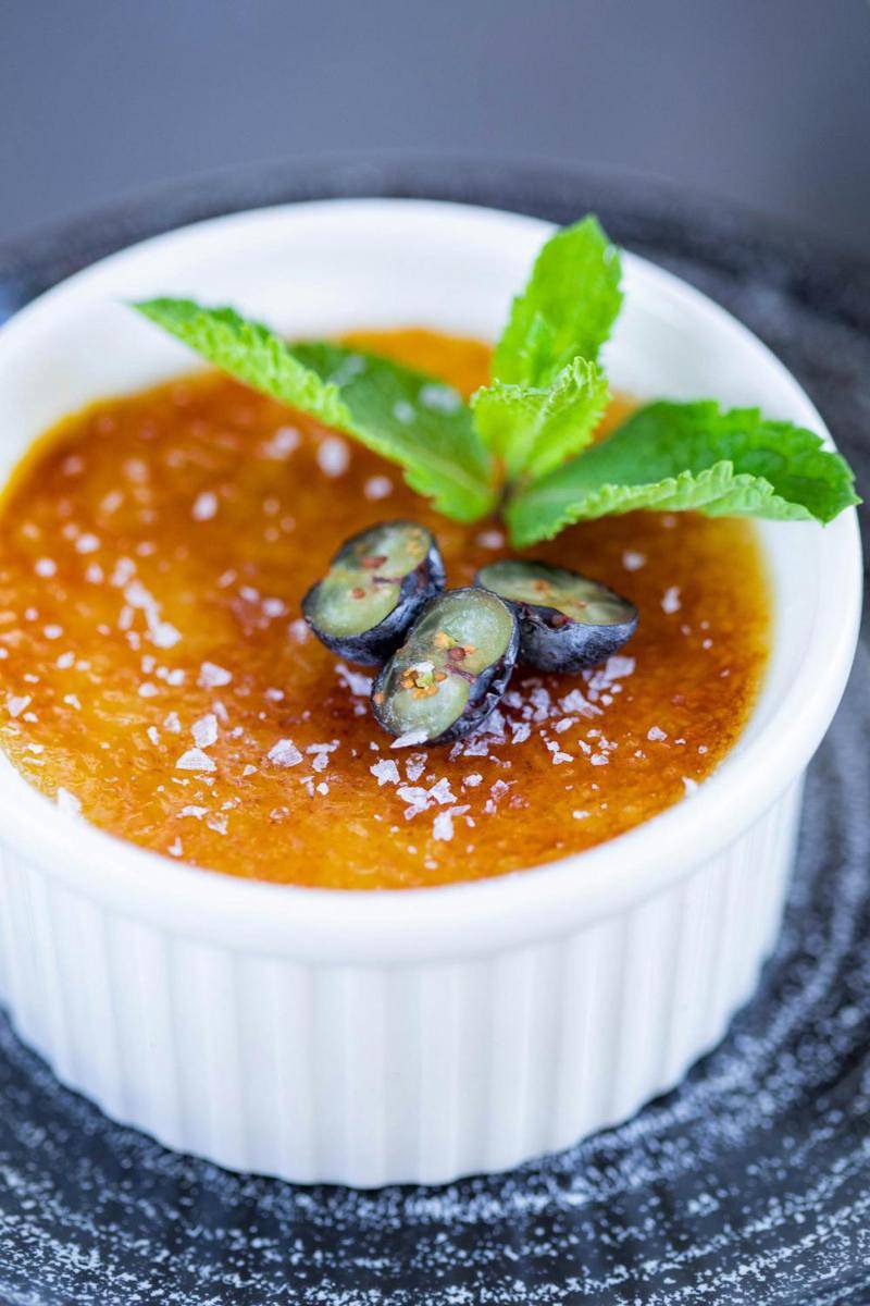 ilustrasi crème brûlée (pexels.com/Valeria Boltneva)