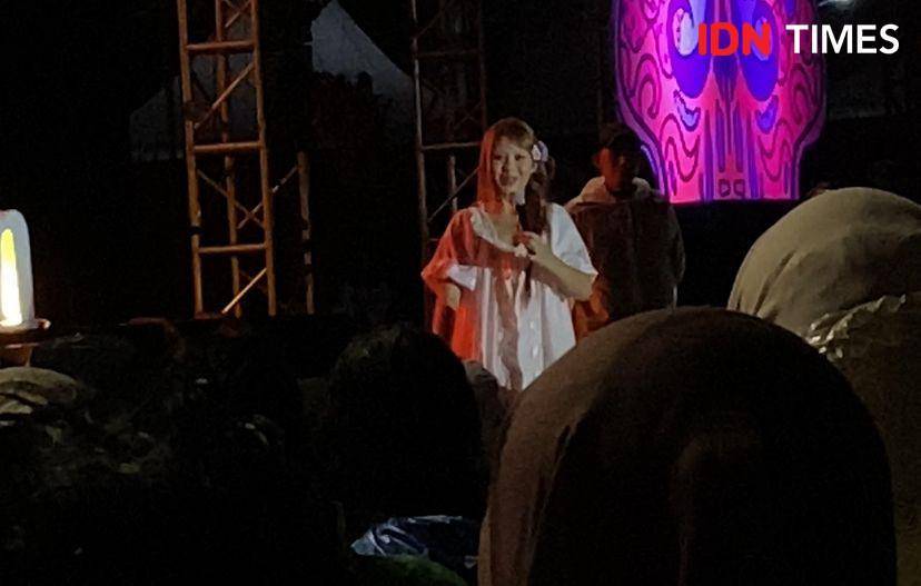 potret Nadin Amizah di event Sunset di Kebun, TMII, Jakarta, Minggu (15/12/2024) (dok. IDN Times/Rani Asnurida)