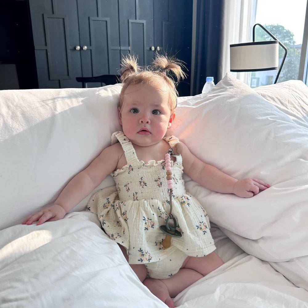 model dress anak balita ala Kamari (instagram.com/jennifercoppenreal20)