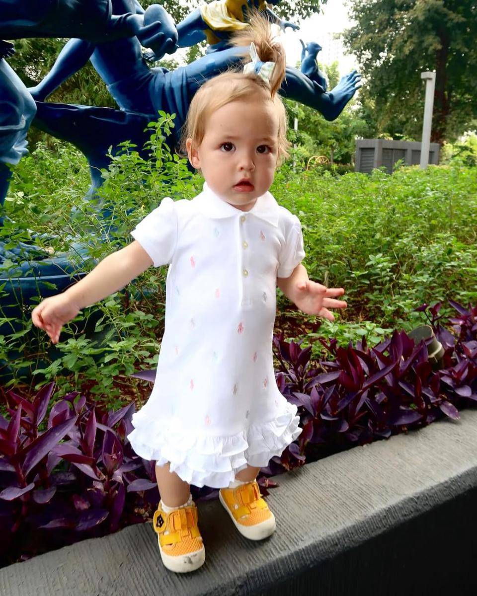 model dress anak balita ala Kamari (instagram.com/jennifercoppenreal20)