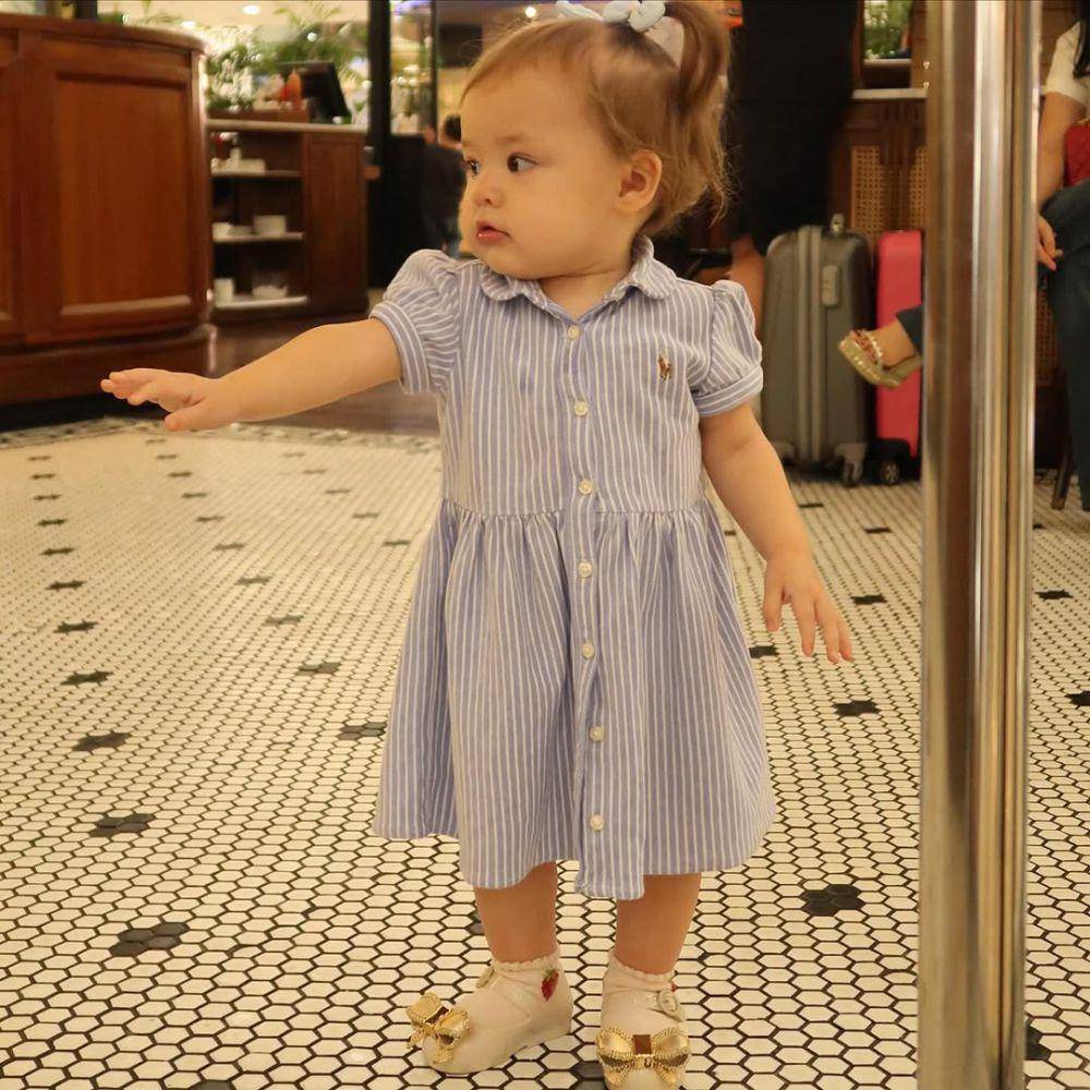 model dress anak balita ala Kamari (instagram.com/jennifercoppenreal20)