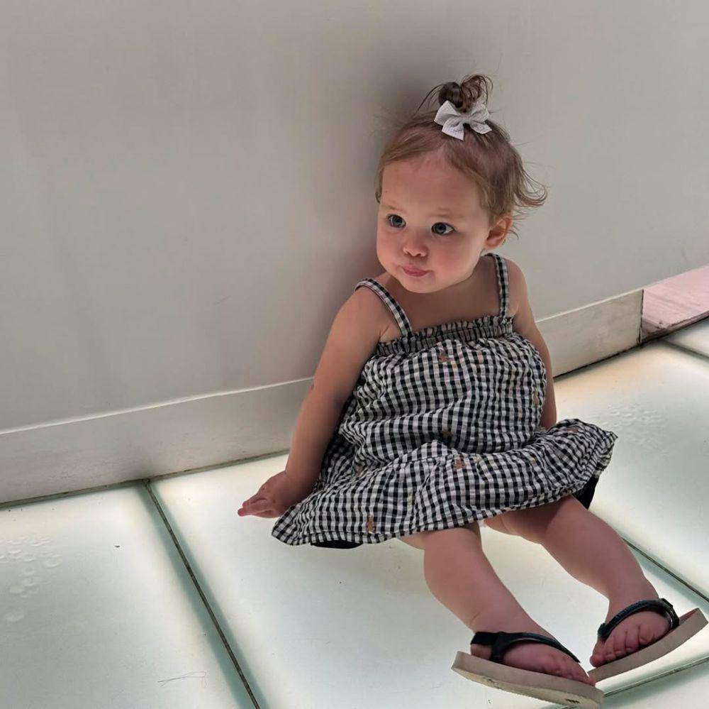 model dress anak balita ala Kamari (instagram.com/jennifercoppenreal20)