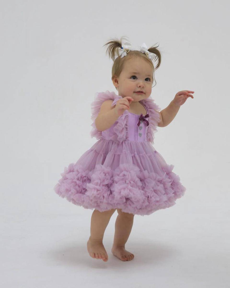 model dress anak balita ala Kamari (instagram.com/jennifercoppenreal20)