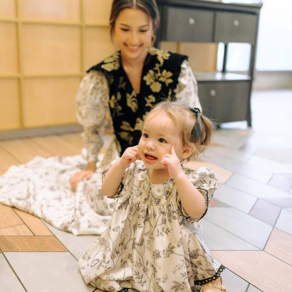 model dress anak balita ala Kamari (instagram.com/jennifercoppenreal20)