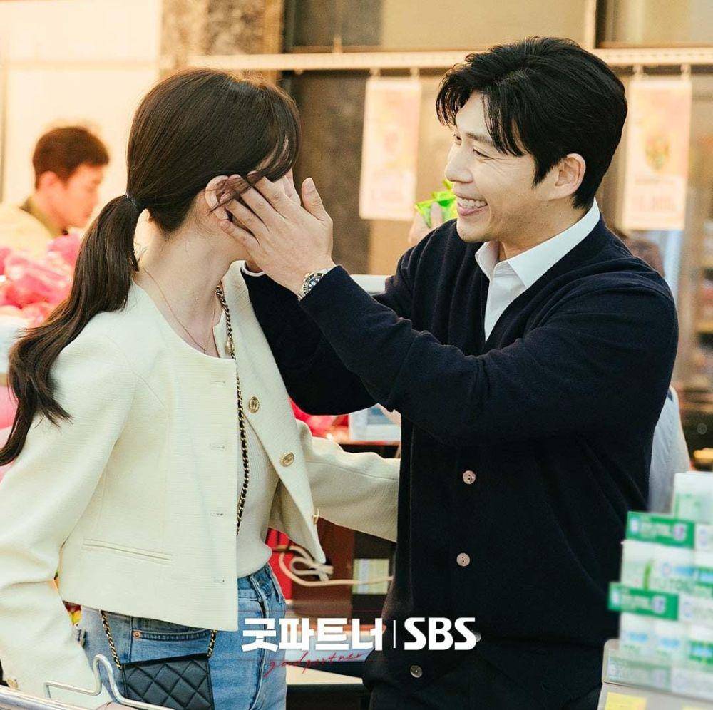 Han Jae Yi dan Ji Seung Hyun di drama Good Partner (instagram.com/sbsdrama.official)