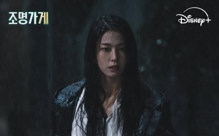 3 Alasan Hantu Bergentayangan di Drakor Light Shop