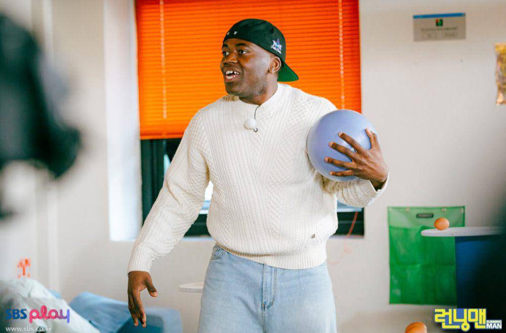 Jonathan Yiombi dalam variety show Running Man (dok. SBS/Running Man)