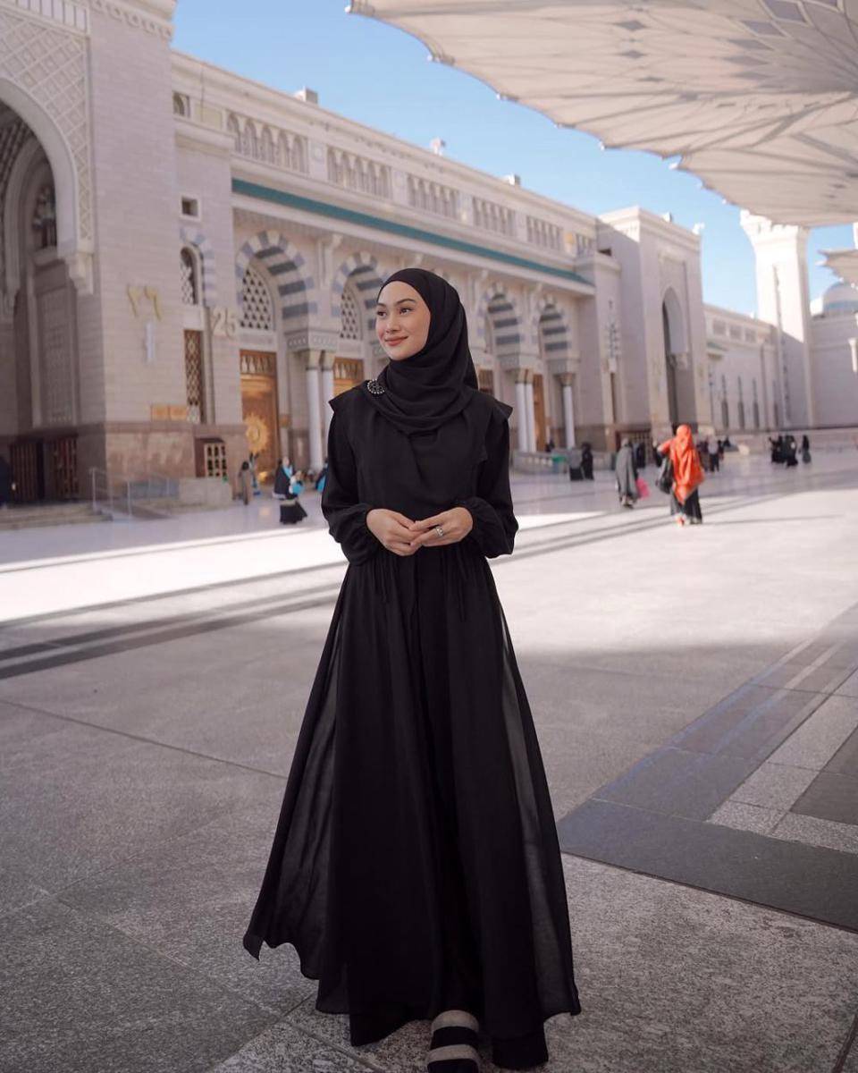 inspirasi gamis ala Indah Nada Puspita (instagram.com/indahnadapuspita)