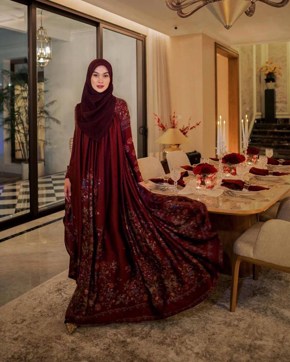 inspirasi gamis ala Indah Nada Puspita (instagram.com/indahnadapuspita)