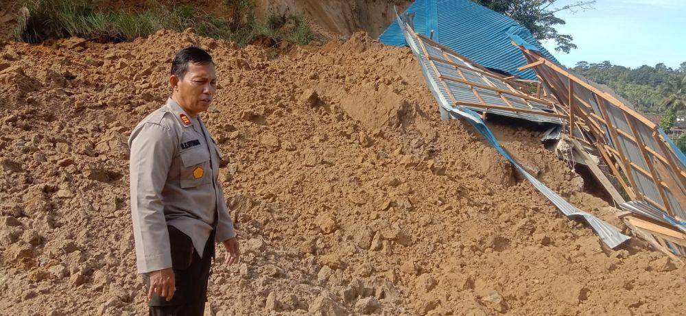 Longsor di Dusun I Desa Jangga Toruan Kecamatan Lumban Julu Kabupaten Toba, Sabtu (14/12/2024) (Dok. IDN Times)