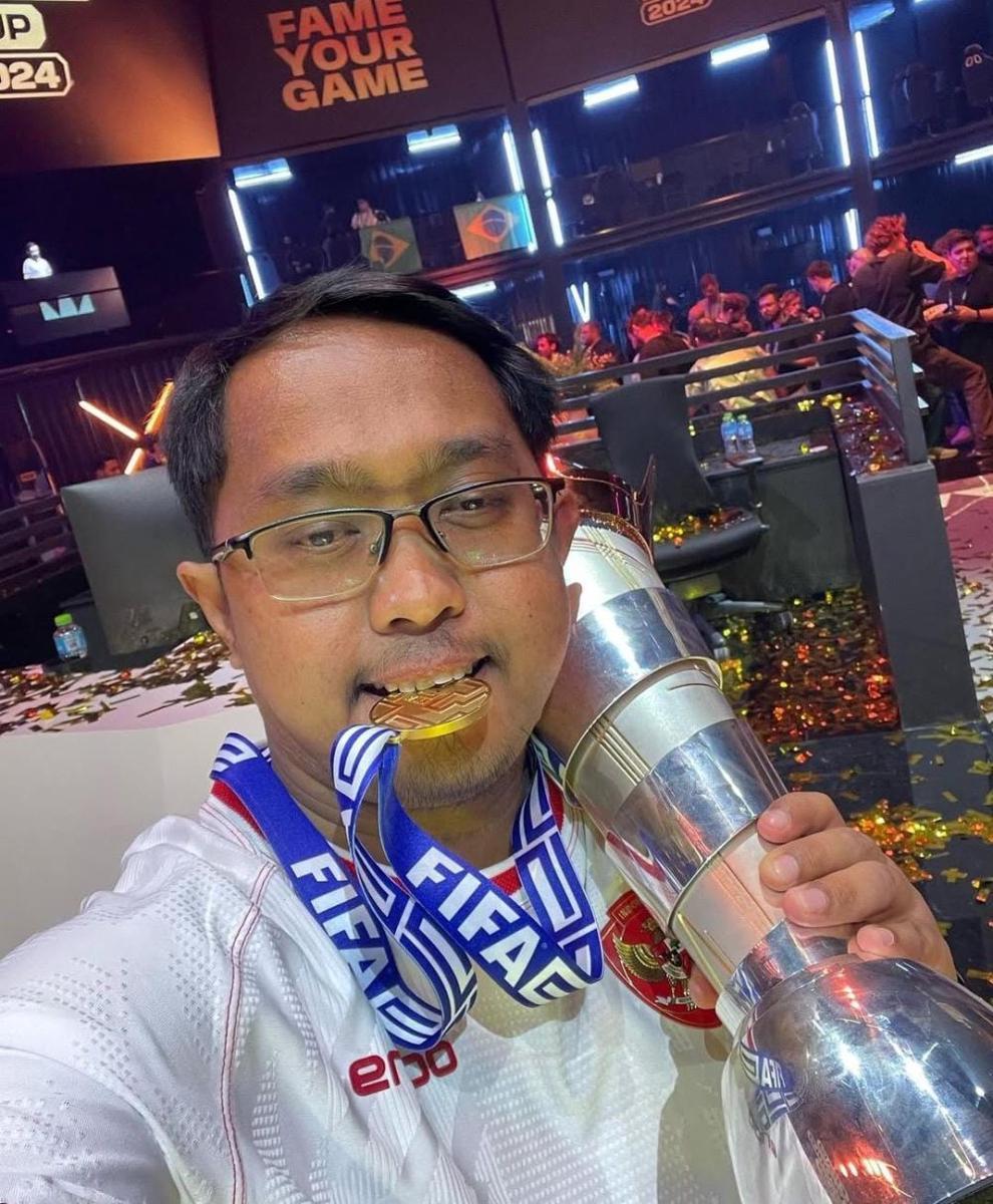 Keren! Profil Elga Cahya Atlet eSport Asal Lampung Juara FIFAe