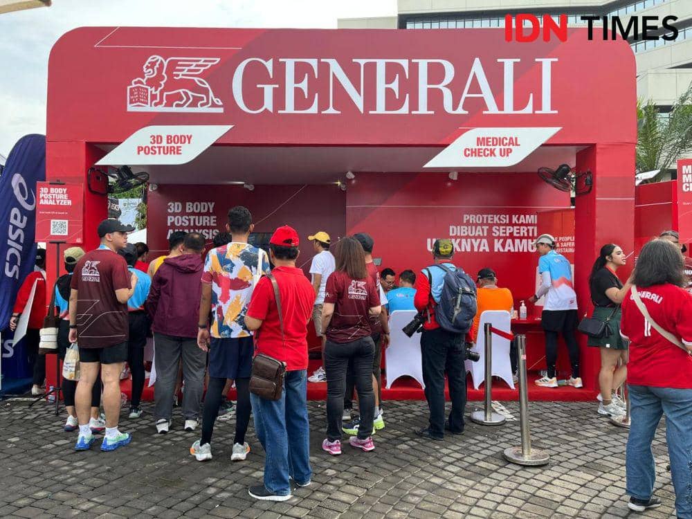 Generali Indonesia hadirkan berbagai macam tes kesehatan yang bisa diikuti para pelari Semarang 10K secara gratis seperti 3D Body Posture dan Mini MCU di Balaikota Semarang, Minggu (15/12/2024). (IDN Times/Anggun Puspitoningrum)