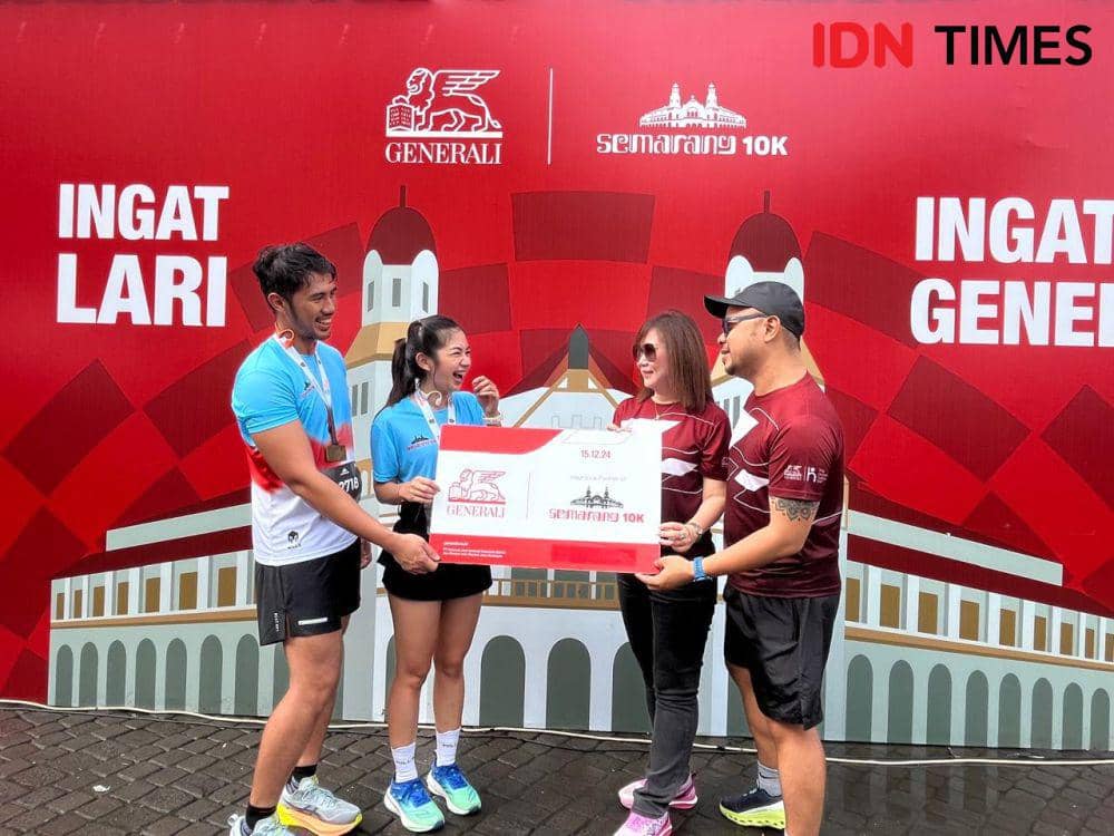 Generali Indonesia memberikan perlindungan pada 2.500 pelari Semarang 10K di Balaikota Semarang, Minggu (15/12/2024). (IDN Times/Anggun Puspitoningrum)