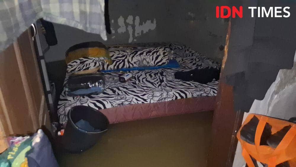 Permukiman warga di Jalan Borong Indah, Kecamatan Manggala, Makassar, terendam banjir mencapai lutut oramg dewasa., Minggu (15/12/2024) . IDN Times/Darsil Yahya Mustari