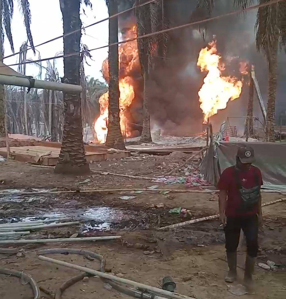 Kondisi sumur minyak Ilegal yang terbakar di Keluang. (Dok. pesonamuba.official)