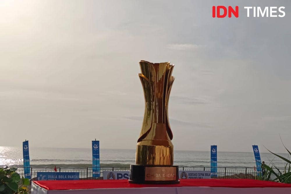 Ilustrasi piala ASPI (IDN Times/Ayu Afria)