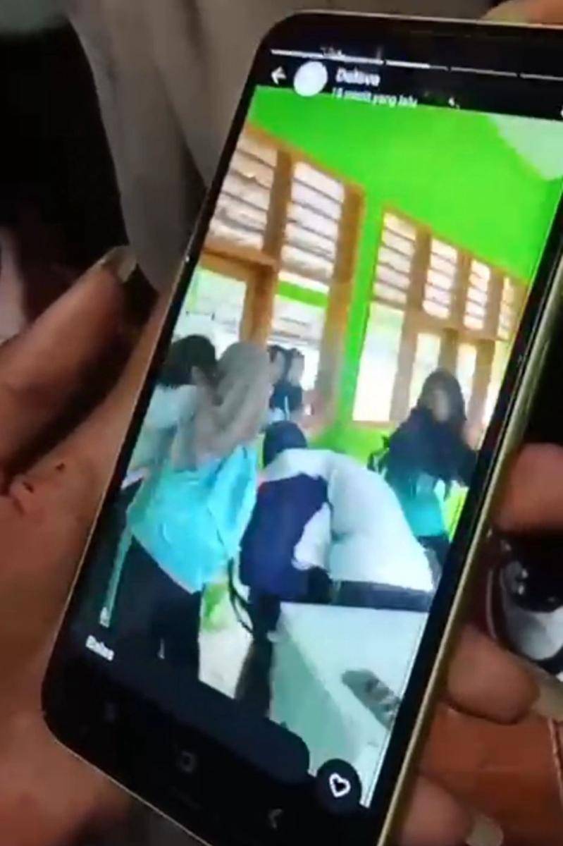 Gambar tangkapan kamera saat siswa melakukan bulian (IDN Times/Istimewa)