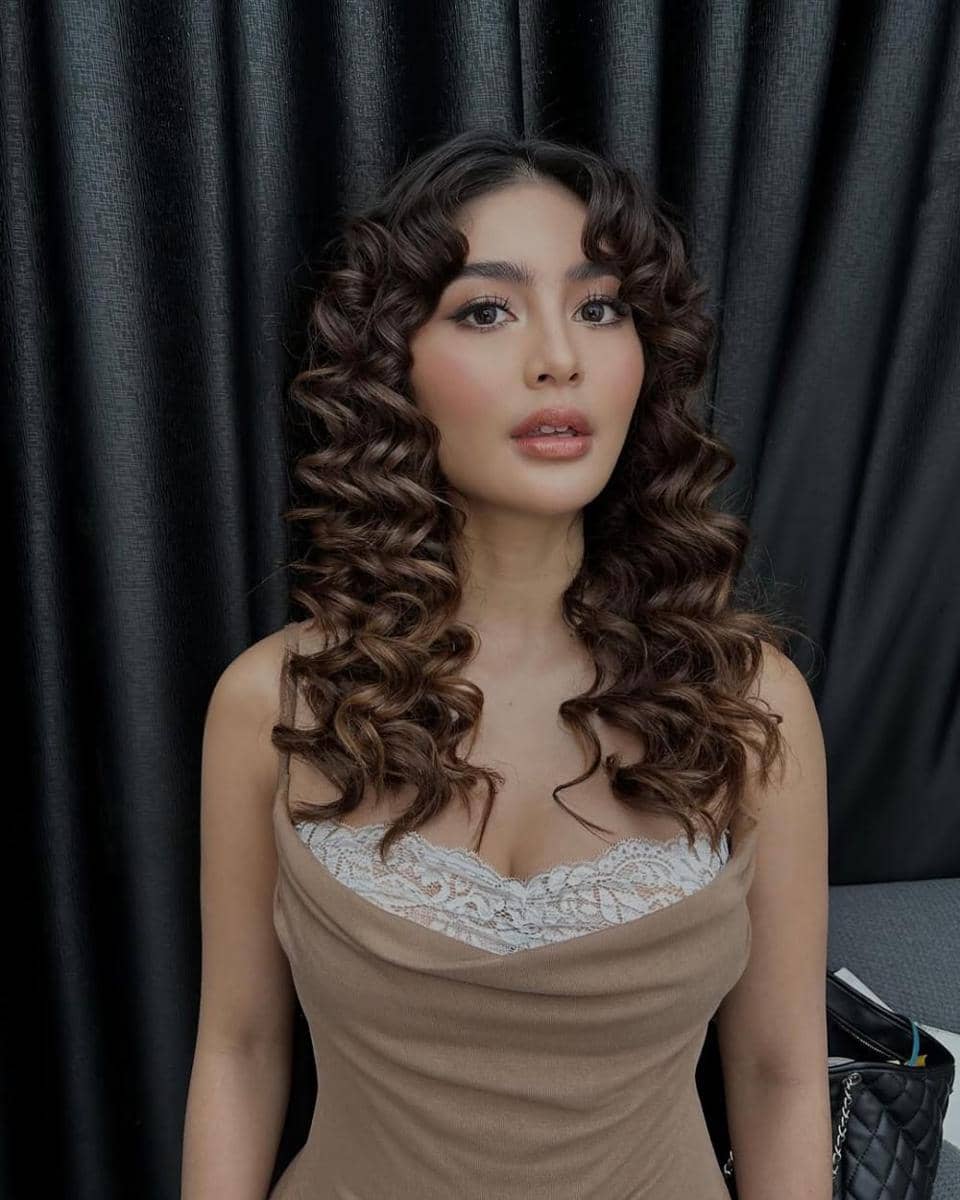 potret ide gaya rambut ala Debi Sagita