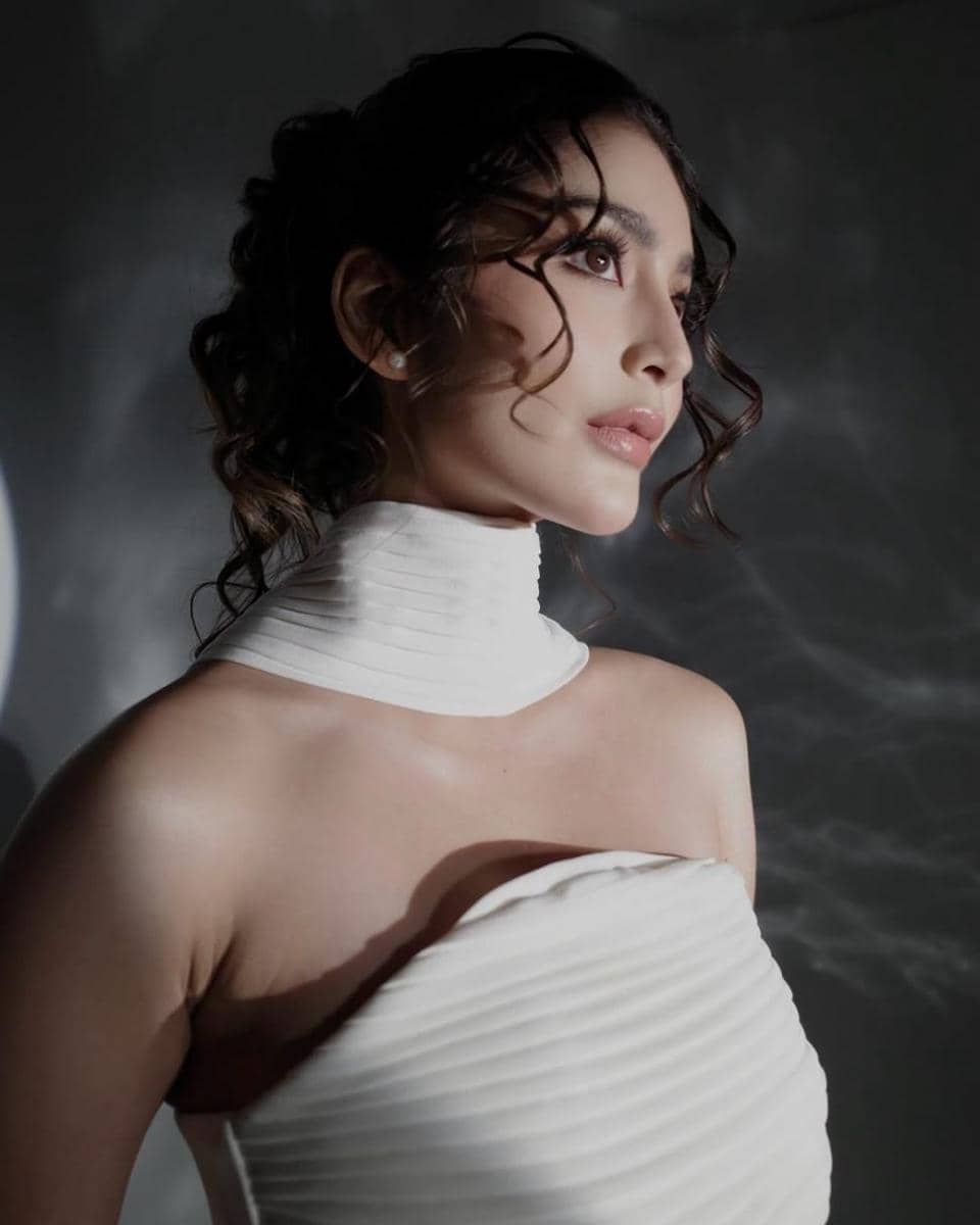 potret ide gaya rambut ala Debi Sagita