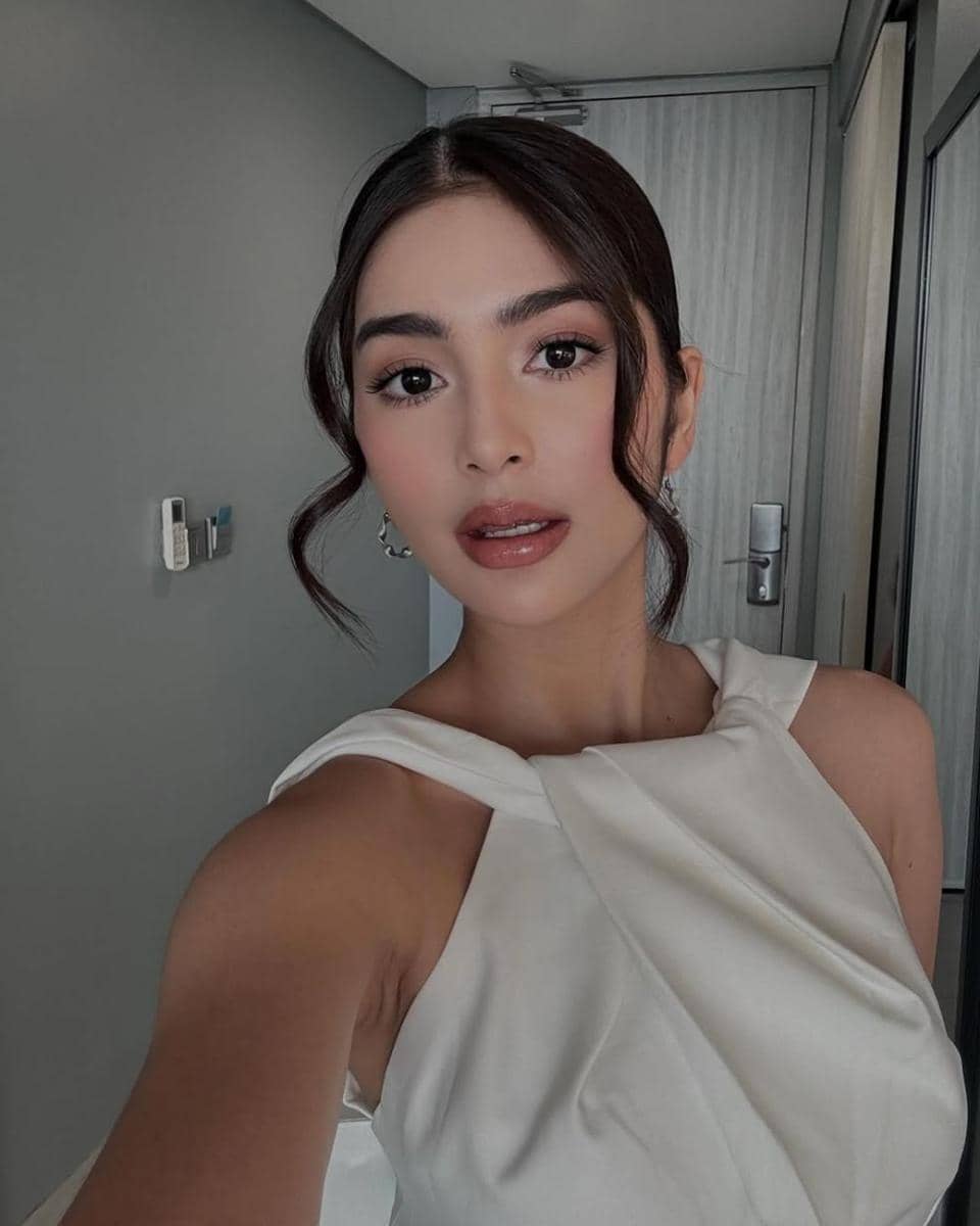 potret ide gaya rambut ala Debi Sagita