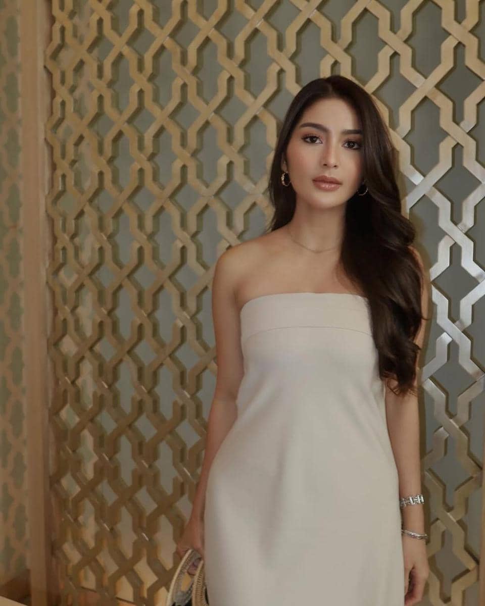 potret ide gaya rambut ala Debi Sagita