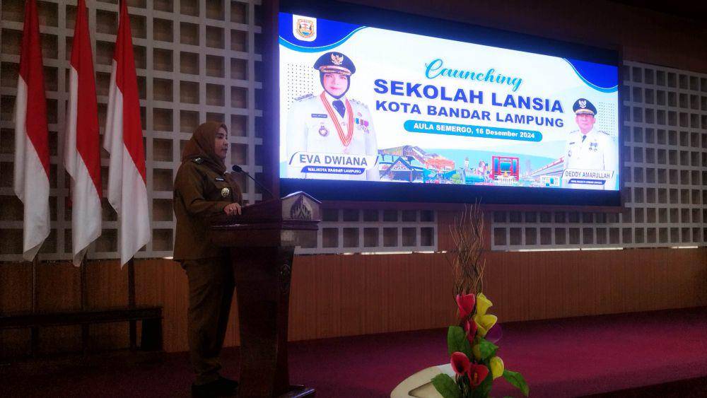 Walikota Bandar Lampung, Eva Dwiana saat memberikan sambutan launching Sekolah Lansia Kota Bandar Lampung. (IDN Times/Muhaimin)