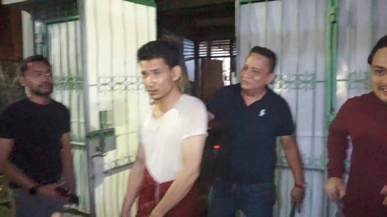 Polisi saat mengamankan pelaku / Istimewa